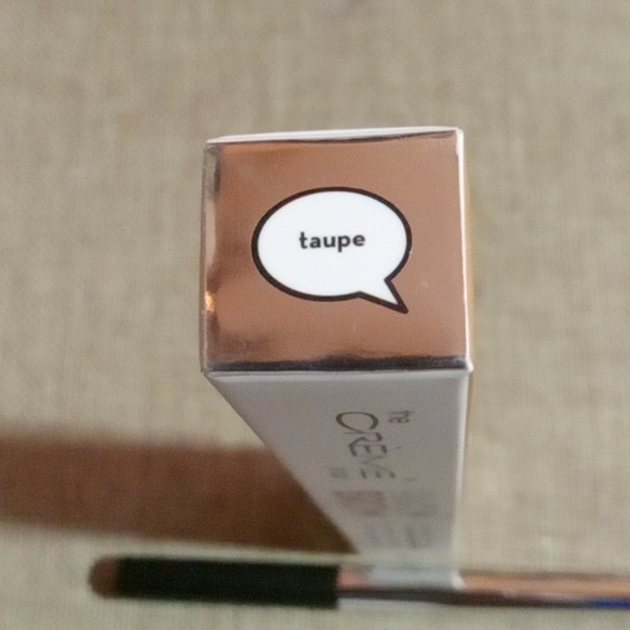 COPY - THE CREME SHOP (4) EYESHADOW BROW PENCIL BALM & EYE PRIMER - Picture 6 of 6